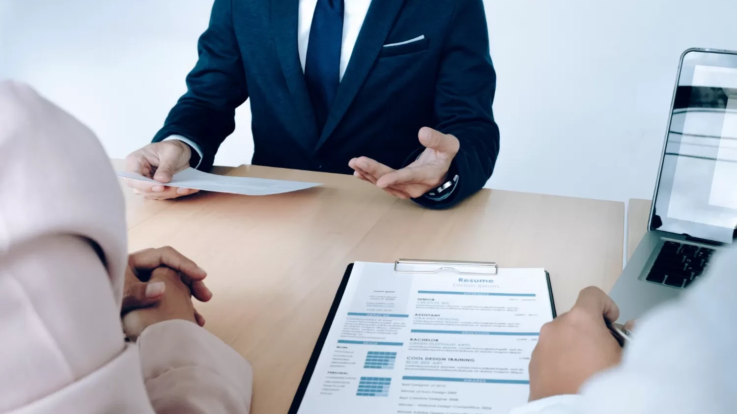 Job Interview: Managing Pressure and Tight Deadlines (Sample Answers)